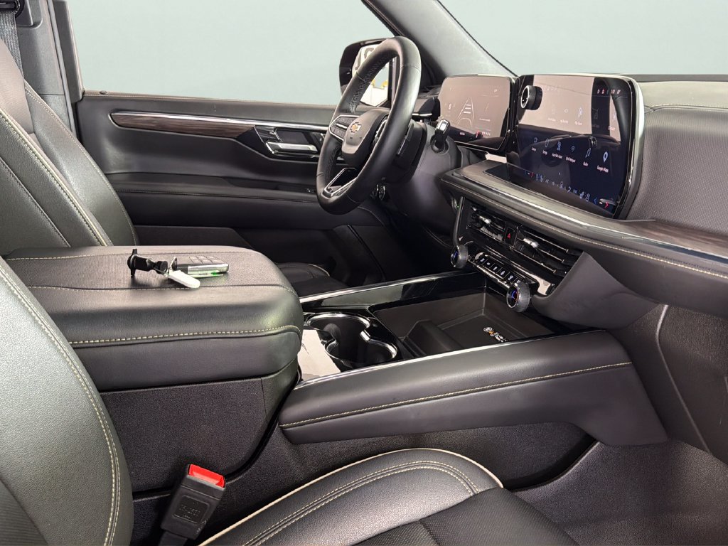 Used 2025 Chevrolet Suburban Premier RWD image 37