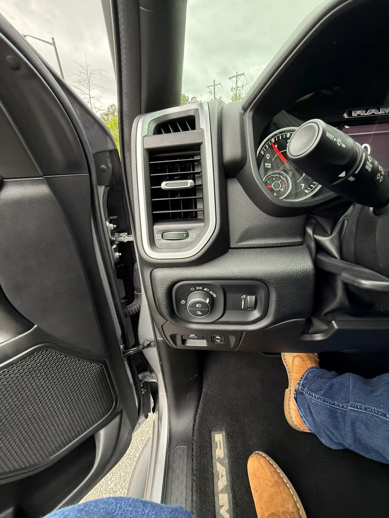 Used 2022 RAM 1500 Big Horn AWD/4WD image 19