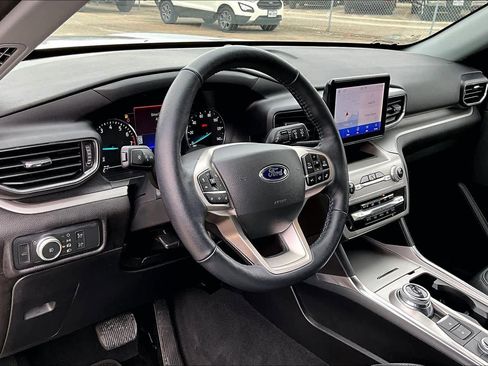 Certified 2022 Ford Explorer XLT w/ Equipment Group 202A image 17