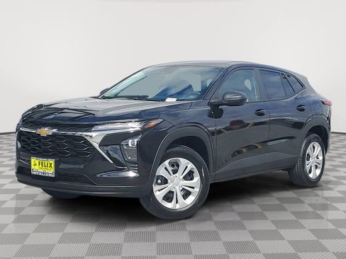 New 2026 Chevrolet Trax LS FWD image 2