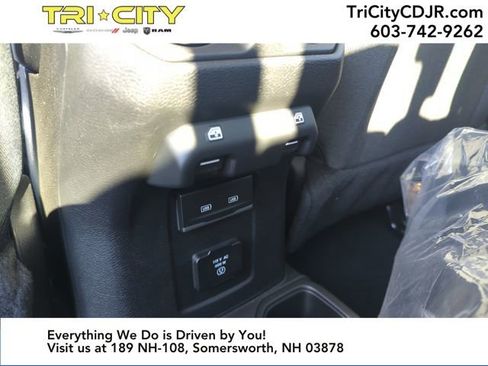 New 2025 Jeep Gladiator Sport image 30