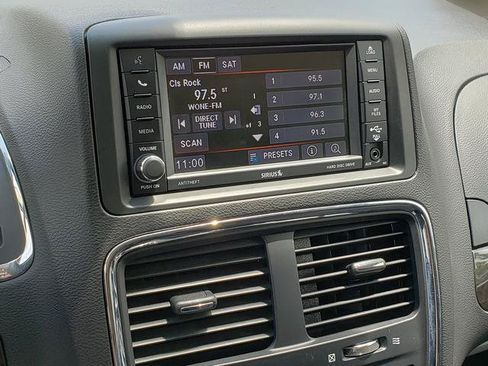 Used 2018 Dodge Grand Caravan SE w/ UConnect Hands-Free Group FWD image 21