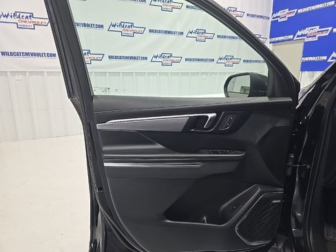 Used 2025 Buick Enclave Preferred image 11