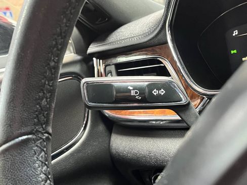 Used 2018 Lincoln Continental Premiere AWD/4WD image 13