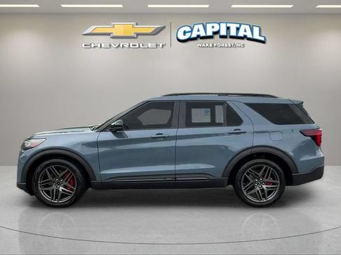 Used 2025 Ford Explorer ST w/ Sun And Sound Package AWD/4WD image 2