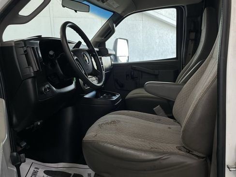 Used 2016 Chevrolet Express 3500 image 22