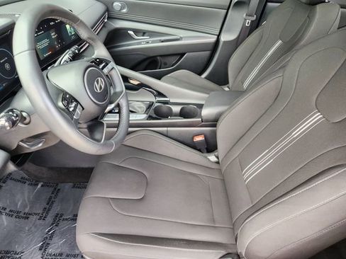 Certified 2025 Hyundai Elantra SEL FWD image 7