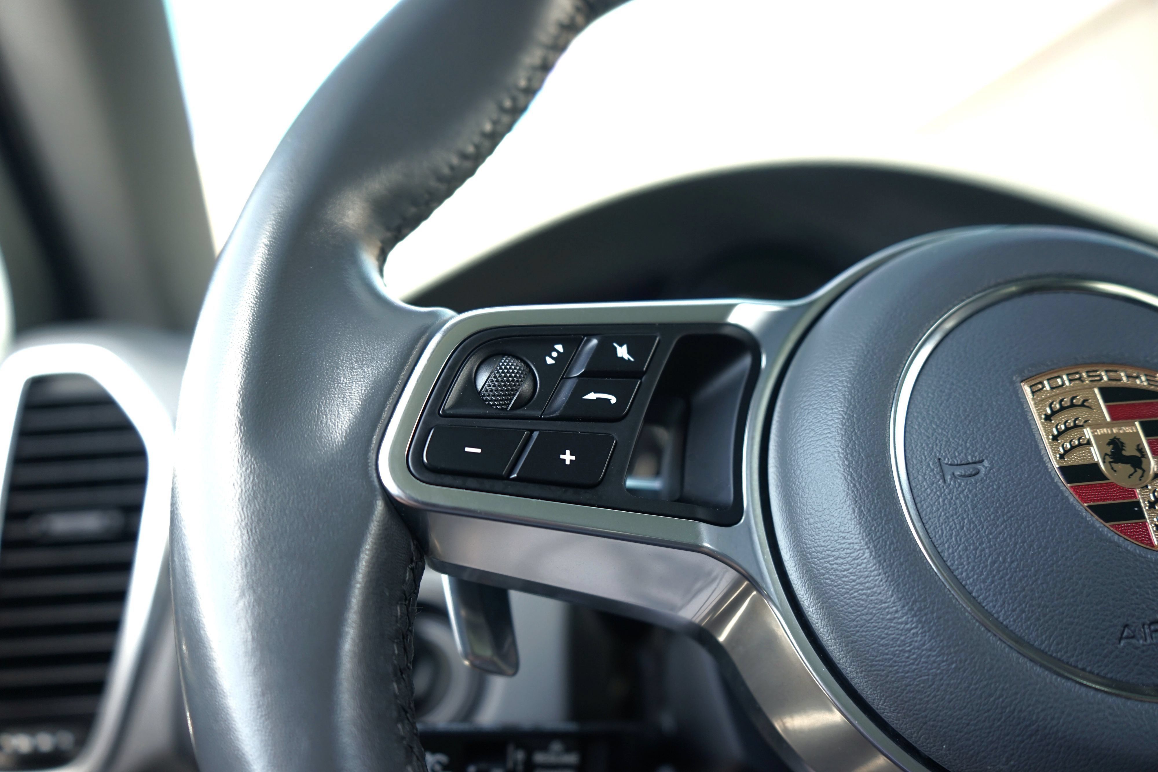 Used 2020 Porsche Cayenne S AWD/4WD image 16