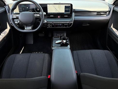 Certified 2025 Hyundai Ioniq 5 SE RWD image 7