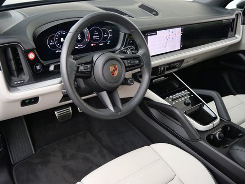 Used 2025 Porsche Cayenne S AWD/4WD image 10