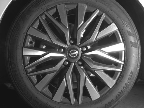 Used 2025 Nissan Altima 2.5 SV image 12