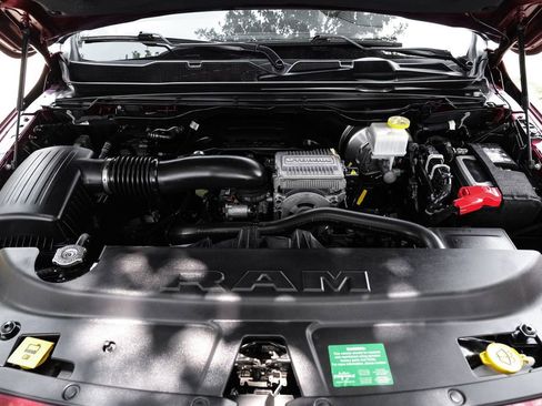 Used 2023 RAM 1500 Laramie AWD/4WD image 7