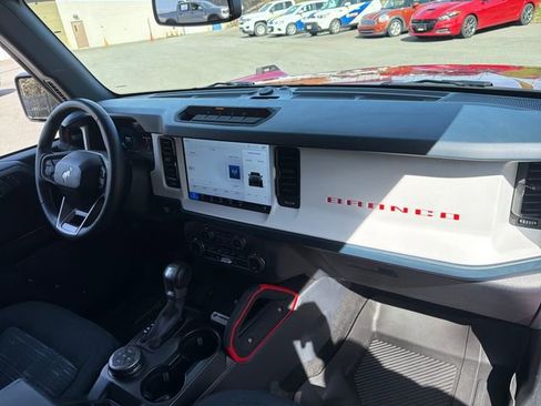 Used 2025 Ford Bronco Heritage Edition AWD/4WD image 32