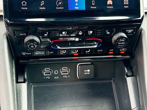 Used 2024 Jeep Grand Cherokee L Limited w/ Luxury Tech Group II image 35