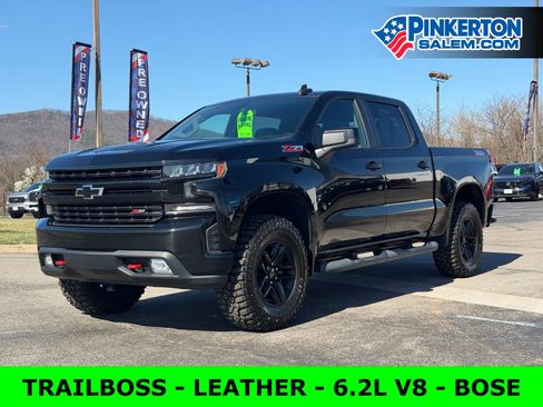 Used 2020 Chevrolet Silverado 1500 LT Trail Boss w/ Midnight Edition image 2