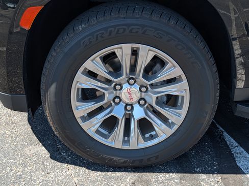 Used 2022 GMC Yukon Denali AWD/4WD image 5