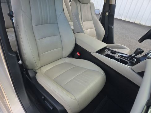 Used 2018 Honda Accord Touring image 14