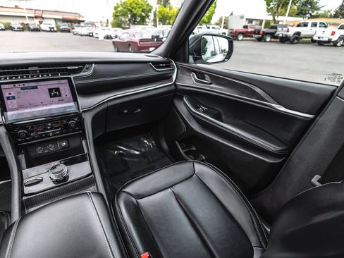 Used 2024 Jeep Grand Cherokee Limited AWD/4WD image 27