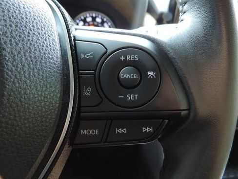 Used 2019 Toyota RAV4 XLE Premium FWD image 31
