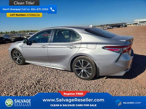 Used 2019 Toyota Camry SE w/ Sunroof Package image 3
