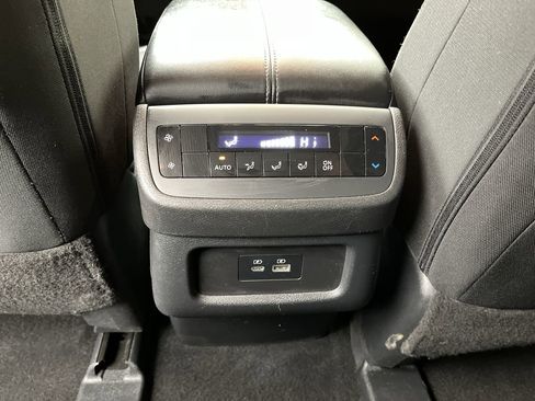 Used 2024 Nissan Pathfinder SV image 11