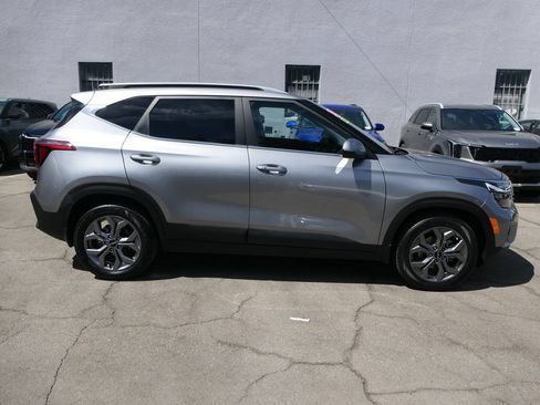 Used 2024 Kia Seltos S FWD image 2