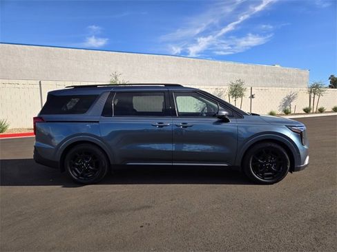 Used 2025 Kia Carnival SX w/ SX Dark Edition Package image 3