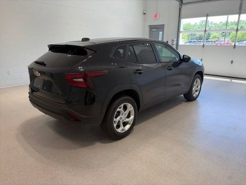 Used 2026 Chevrolet Trax LS w/ LS Convenience Package FWD image 6