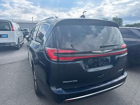 Used 2024 Chrysler Pacifica Pinnacle FWD image 19
