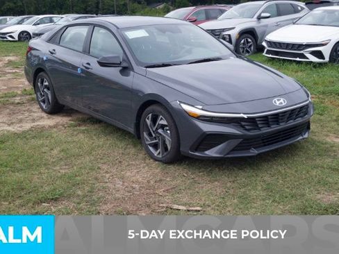 Used 2025 Hyundai Elantra Sport FWD image 3
