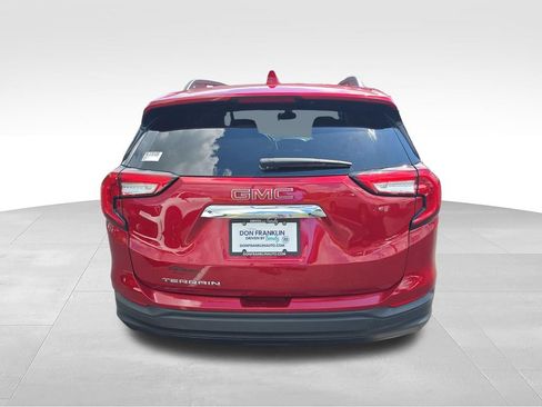 Used 2024 GMC Terrain SLE w/ Driver Convenience Package FWD image 8