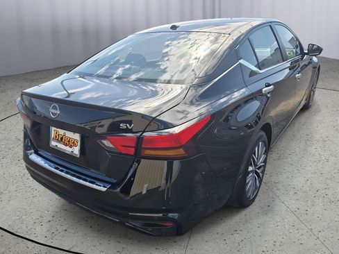 Used 2023 Nissan Altima 2.5 SV FWD image 6