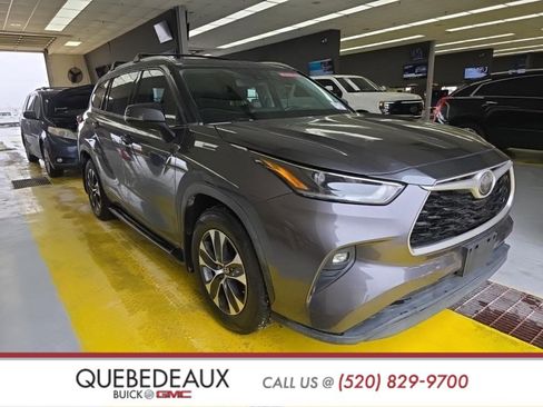 Used 2021 Toyota Highlander XLE image 3