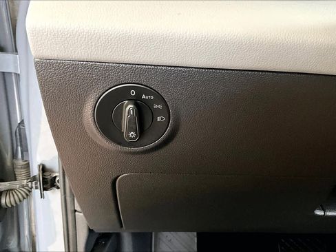 Used 2023 Volkswagen Taos SE w/ Panoramic Sunroof Package FWD image 34