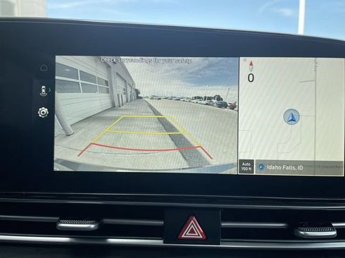 Used 2025 Hyundai Elantra SEL FWD image 17