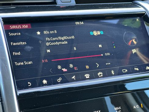 Used 2020 Land Rover Discovery Sport S image 18