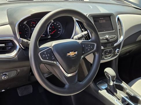 Used 2022 Chevrolet Equinox LS w/ LS Convenience Package FWD image 18