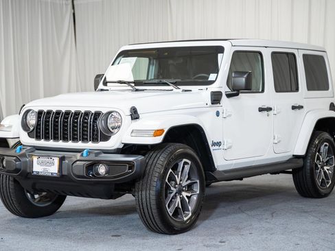 Used 2024 Jeep Wrangler Unlimited w/ Convenience Group AWD/4WD image 3