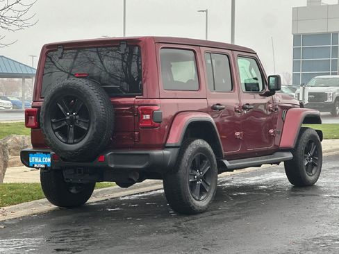 Used 2022 Jeep Wrangler Unlimited Sahara image 2