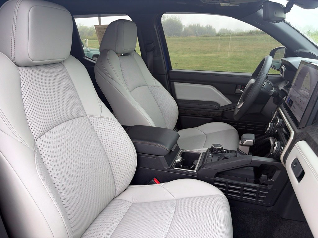 Used 2025 Toyota Tacoma Limited AWD/4WD image 10