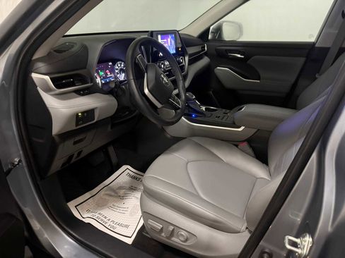 Certified 2023 Toyota Highlander XLE image 19
