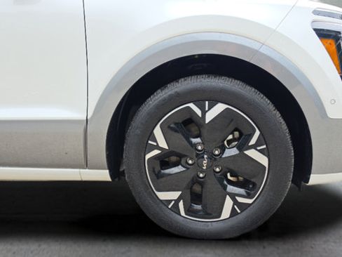 Used 2024 Kia Niro Wave w/ Wave Preserve Package FWD image 50
