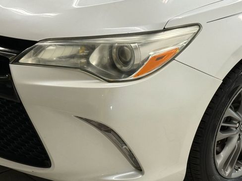 Used 2017 Toyota Camry SE image 4