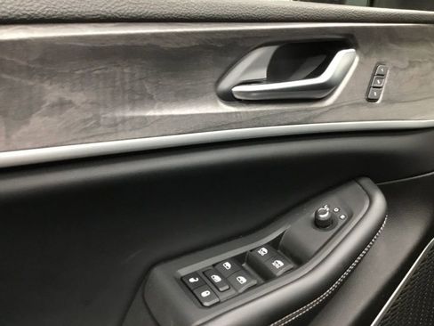 Used 2022 Jeep Grand Cherokee L Limited w/ Luxury Tech Group II AWD/4WD image 8