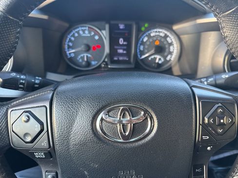 Used 2019 Toyota Tacoma TRD Sport AWD/4WD image 6