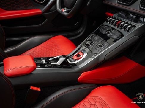 Used 2019 Lamborghini Huracan LP 580-2 image 44