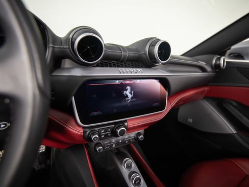 Certified 2019 Ferrari Portofino image 15