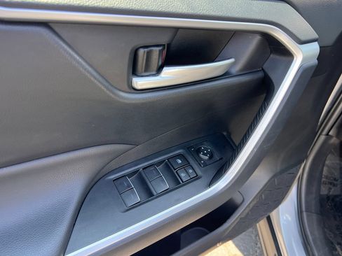 Used 2025 Toyota RAV4 XLE FWD image 22