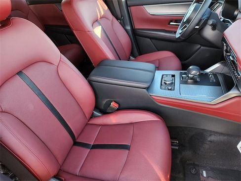 New 2025 MAZDA CX-70 Plug-In Hybrid w/ Premium Plus image 23