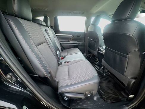 Used 2019 Toyota Highlander Plus AWD/4WD image 32